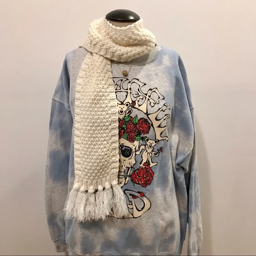 Toby and me off white and gold thread rectangular scarf. OS. EUC